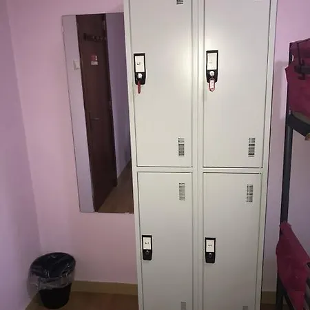 Marques Gardens Hostal *
